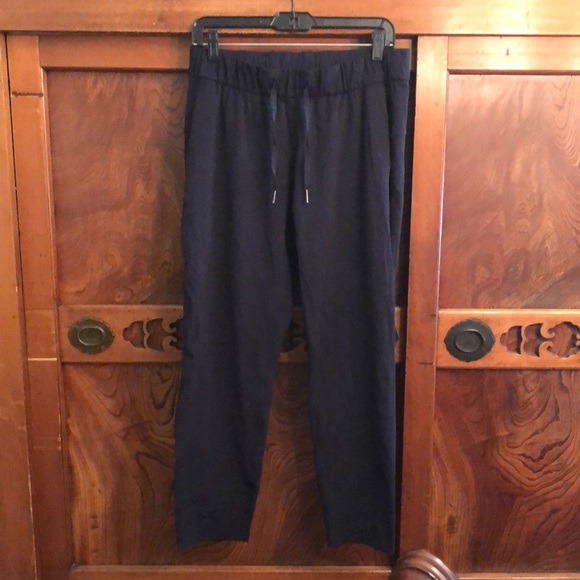 lululemon athletica Pants - Lululemon true navy pant sz 8 has side pockets